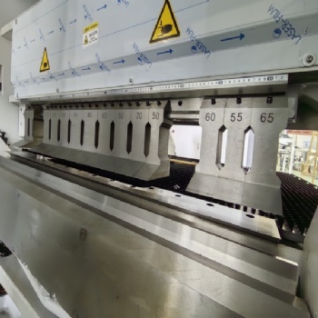Panel Bending Machine-2500-type-with arm